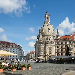 Appartement Grosses Im Zentrum Von Dresden, 2 Schlafzimmer, 2 Baeder, Balkon, Dresden